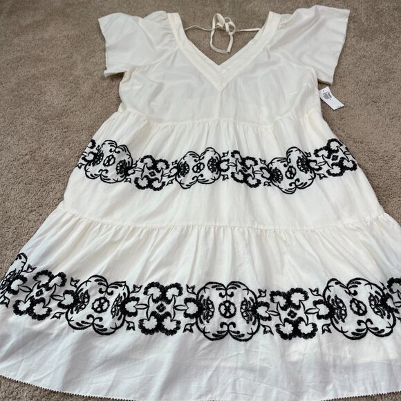 Old Navy Dress Womens M Ivory Embroidered Tiered Swing Pockets Boho Beach NWT - Picture 3 of 10